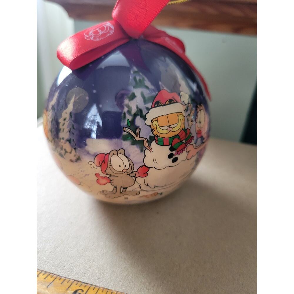Matrix 1996 PAWS Garfield Snowman Christmas Ball Ornament With Garfield Bow - Picture 2 of 8